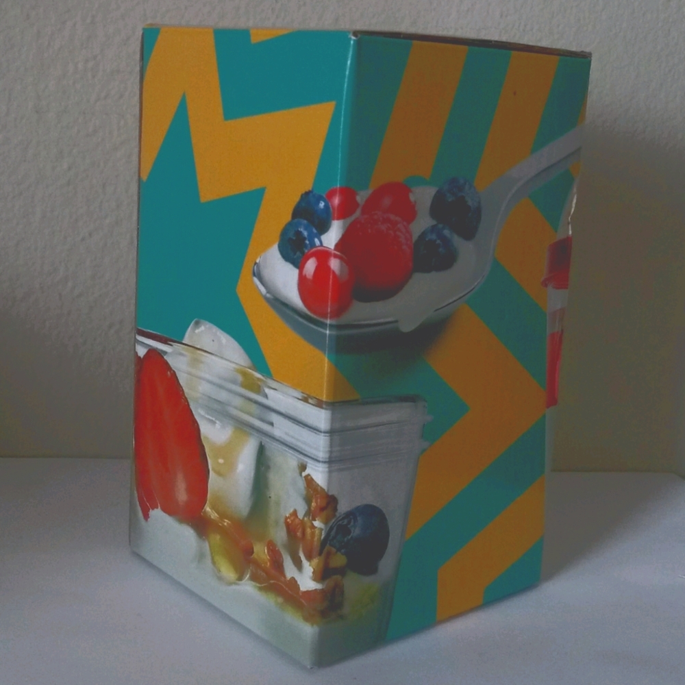 Asobu (YO2GOS-8979)  YO2GO Yogurt Container, Red - Picture 3 of 4